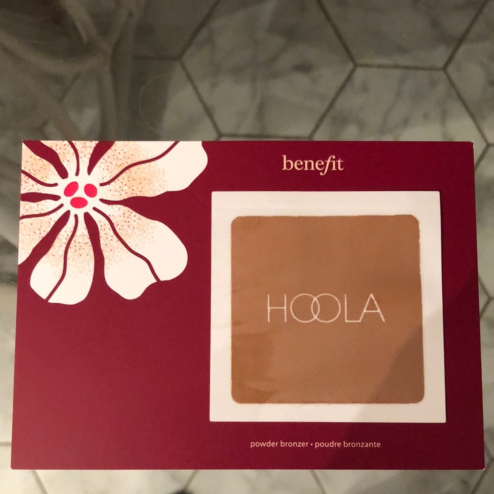 Benefit Hoola Bronzer in Warm Tan
